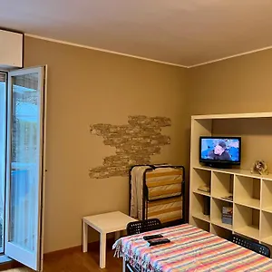 Bilocale Nuovo In Centro 4 Posti Letto , Bergamo Italia